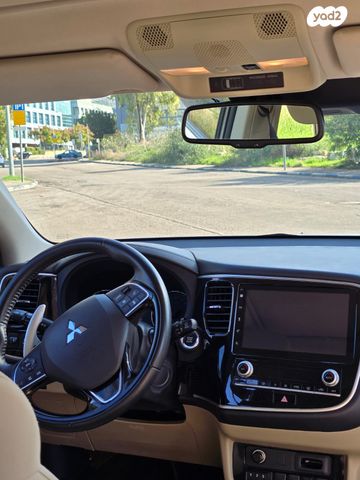 מיצובישי אאוטלנדר