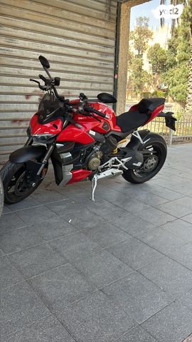 דוקאטי סטריטפייטר