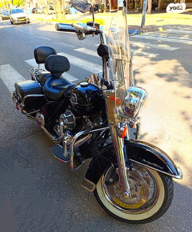מודעת רכב הרלי דיווידסון רואד-קינג 1585