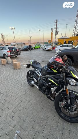 טריומף Street Triple RS