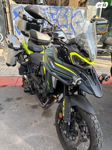 בנלי TRK702X