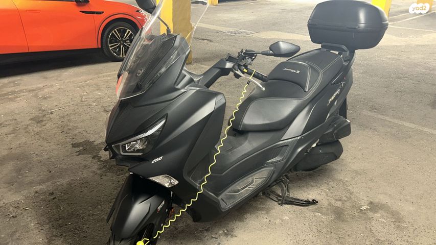 מודעת רכב סאן יאנג ג'וי-מקס Z-250