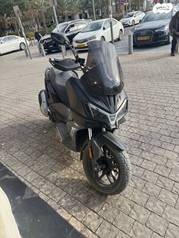מודעת רכב סאן יאנג ADX 300