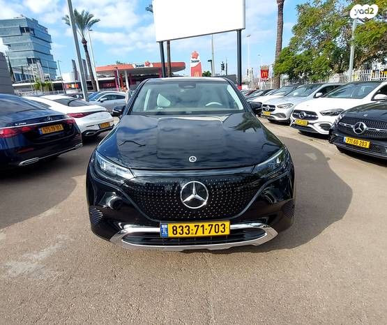 מודעת רכב מרצדס-בנץ EQE SUV