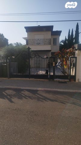 סמטת התפוח 10