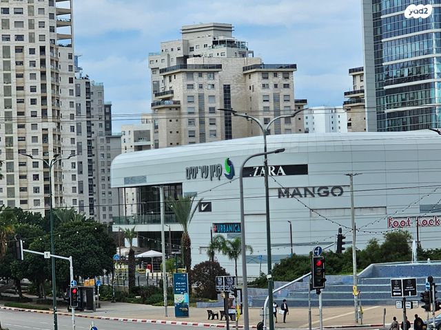 שדרות גולדה מאיר 11