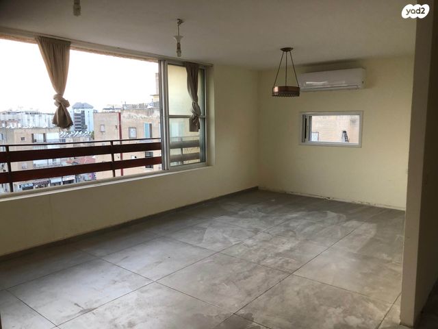 גג/ פנטהאוז, יהושע בן גמלא 9, שאר העיר, הוד השרון