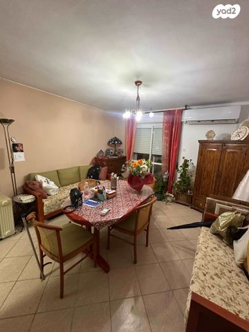 צביה ויצחק 428