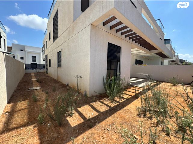 דירת גן, יער חורשים 12, שכונה 11, תל מונד