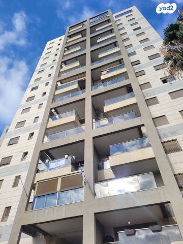 דירה, פנחס מאירי 37, נווה גן, פתח תקווה