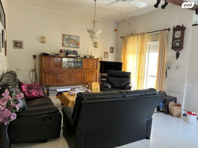 דו משפחתי, יוסף ויתקין 11, נווה עובד, חדרה