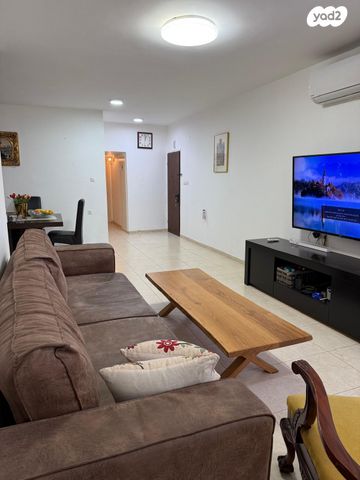 דירה, כצנלסון 68, לב העיר, בת ים