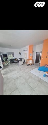 דירת גן, שדרות רובע יזרעאל 10, רובע יזרעאל סביוני העמק, עפולה