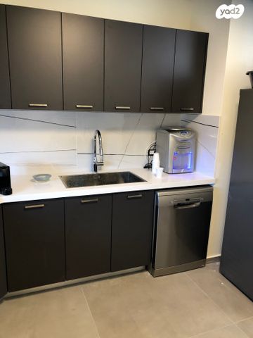 גג/ פנטהאוז, יהושע בן גמלא 9, שאר העיר, הוד השרון