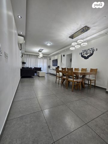 דירה, משה צדקה 5, נווה מאיר, רמלה