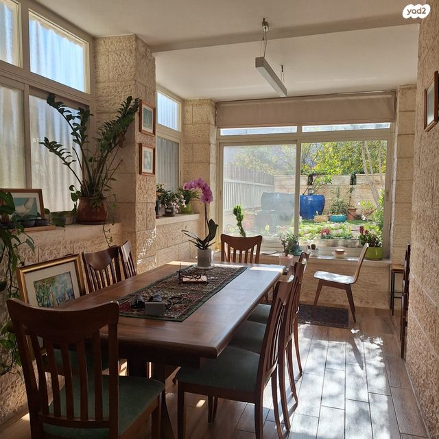 דירת גן, שדרות החושן 37, שכונה ח', מבשרת ציון