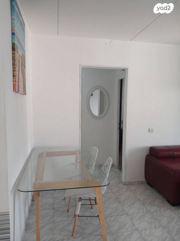 דירה, שדרות זלמן שז"ר 55, עין שרה, נהריה