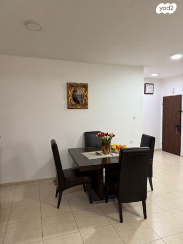 דירה, כצנלסון 68, לב העיר, בת ים