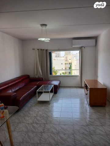 דירה, שדרות זלמן שז"ר 55, עין שרה, נהריה