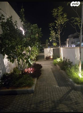 דירת גן, יער חורשים 12, שכונה 11, תל מונד