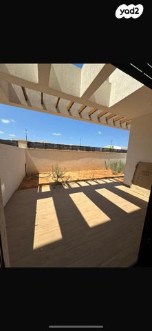 דירת גן, יער חורשים 12, שכונה 11, תל מונד