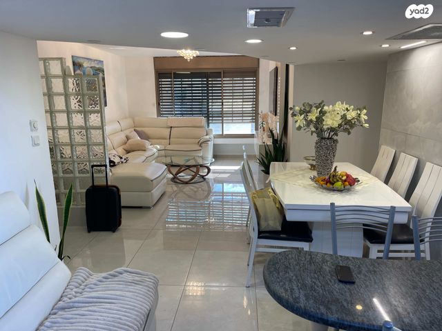 דירה, שרת 10, שז"ר / דקר, טירת כרמל