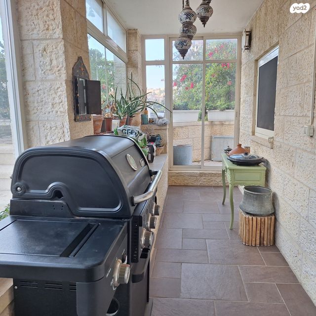 דירת גן, שדרות החושן 37, שכונה ח', מבשרת ציון