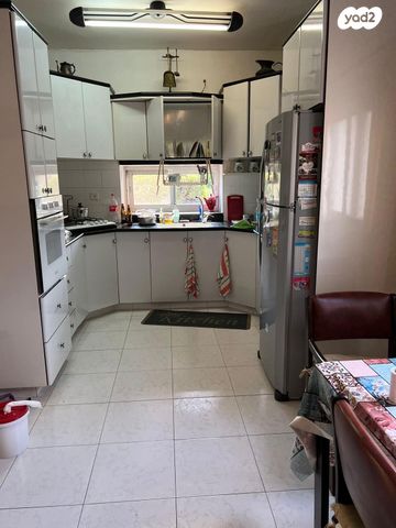 דו משפחתי, יוסף ויתקין 11, נווה עובד, חדרה