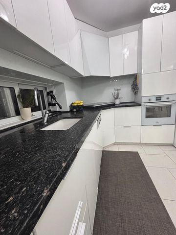 גג/ פנטהאוז, צ"ג בנות 16, רמב"ם, ראשון לציון