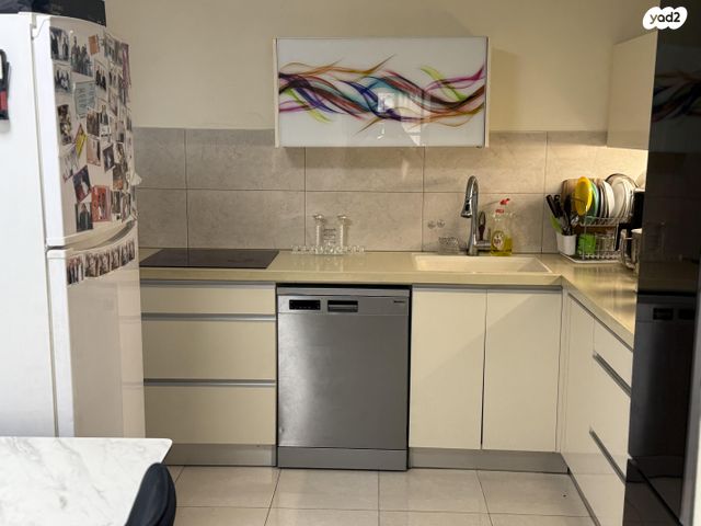 דירה, חזון אי"ש 14, רמב"ם, ראשון לציון