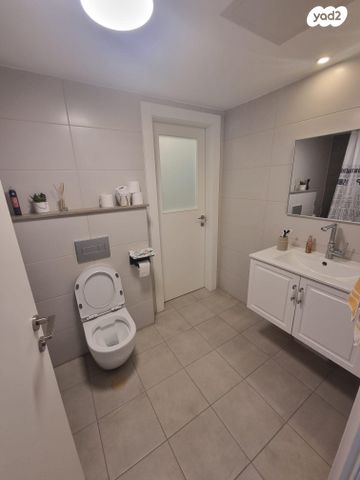 דירה, רקפת 27, הפרחים, חריש