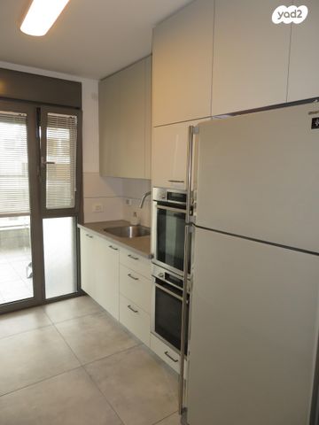 דירה, שבט מנשה 3, אחיסמך, לוד