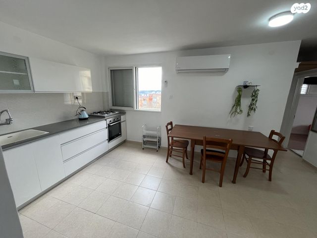 דירה, הרב קוק 24, שכונה ותיקה - מרכז העיר, מעלות תרשיחא