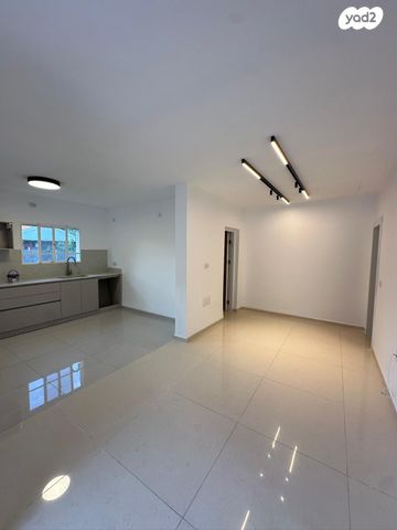 דו משפחתי, הנדיב 109, וורבורג, בנימינה גבעת עדה