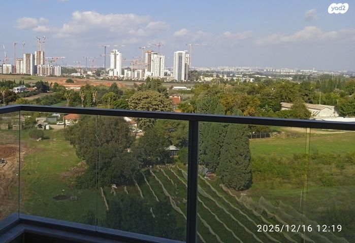 לאה גולדברג 10