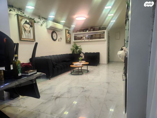 ראובן ארזי 28