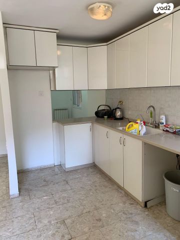 אלכסנדריון 27