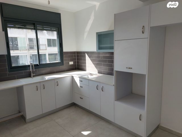 אוסטרובסקי 10