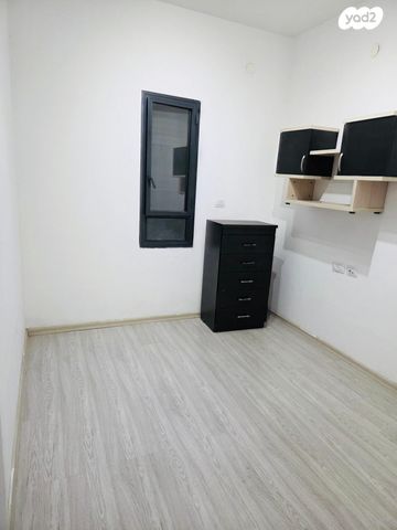 דירה, יחדיו 1, שמרת, שמרת