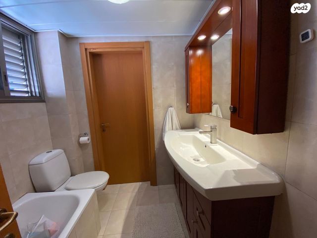 דירה, הפרחים 1, קרית הפרחים - 2005, רעננה