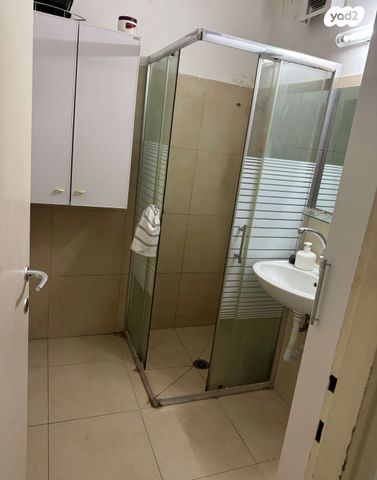 דירה, הצנחנים 8, נווה שרת, תל אביב יפו