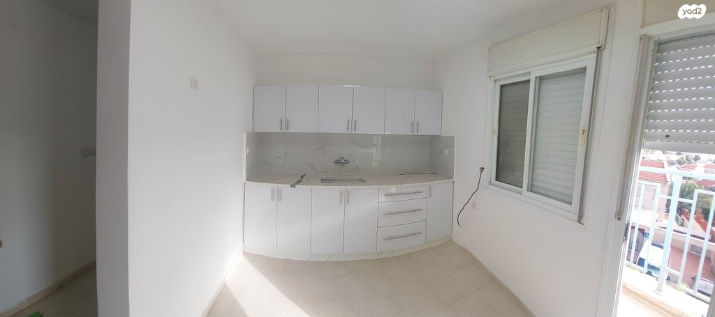 דירה, השיטה 10, צמח השדה, מעלה אדומים