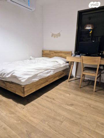 דו משפחתי, המגדל 19, הביכורים, קיסריה