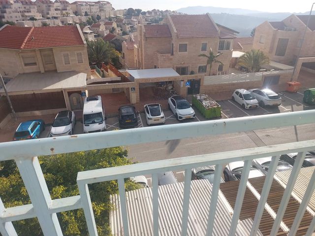 דירה, השיטה 10, צמח השדה, מעלה אדומים