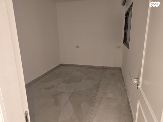 דירת גן, ספיר 26, אבני חן, חריש