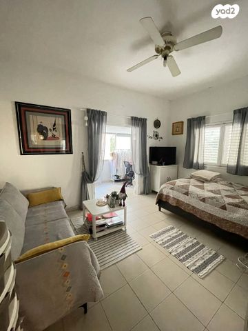 עמנואל הרומי 9