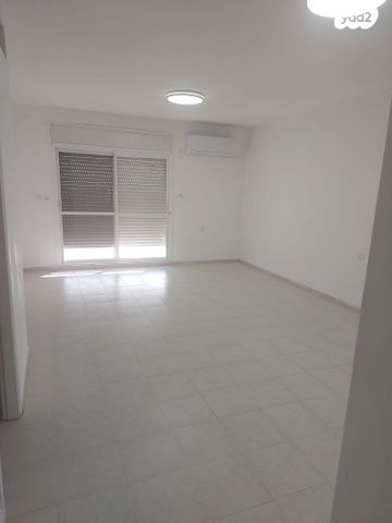 דירה, השיטה 10, צמח השדה, מעלה אדומים