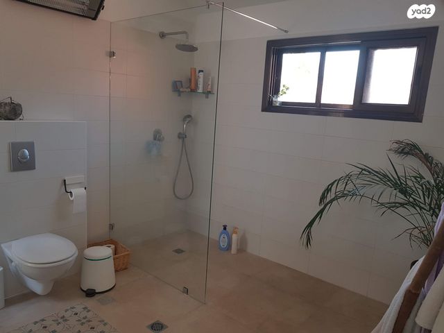 דו משפחתי, המגדל 19, הביכורים, קיסריה