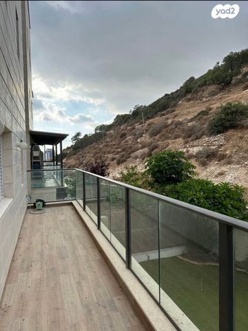 דירה, החרוב 5, שאר העיר, טירת כרמל