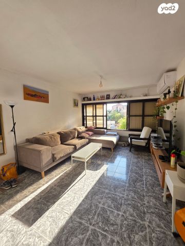 דירה, אלברט קיוסו, תל אביב יפו